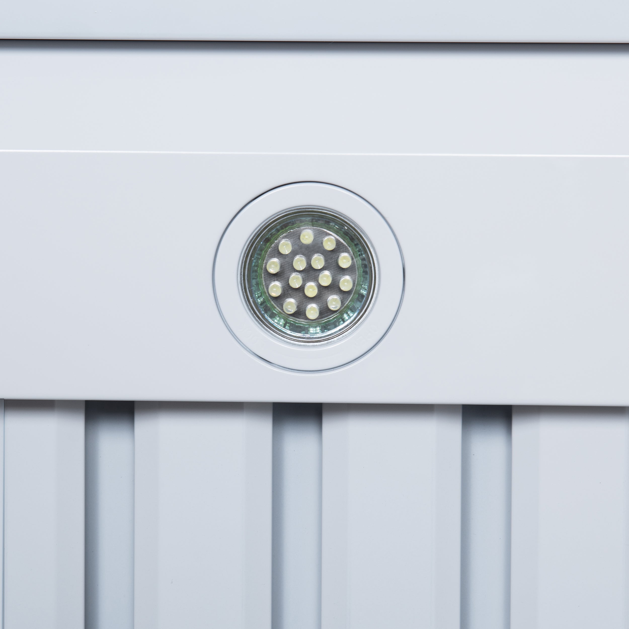 Valente 36" Range Hood in White with 427 CFM, 3 speeds, Dishwasher safe Baffle filters, LED Lights and Remote Control